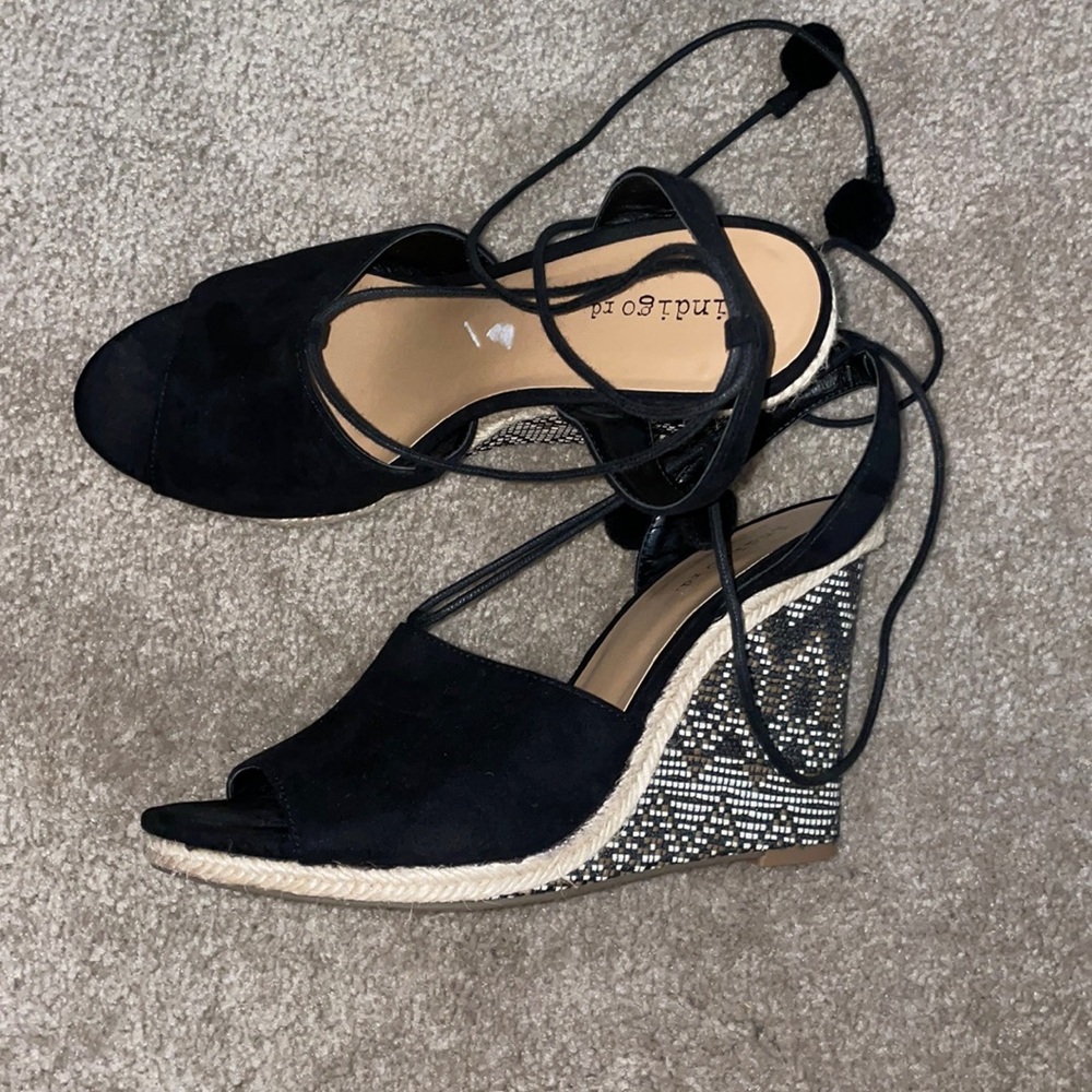 Black womens size 9 indigo Rd wedges with straps